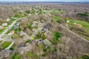 83 Forest Ridge Ct, Powell, OH 43065 - Photo 2