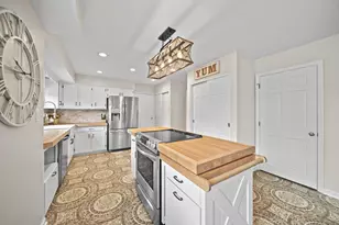 8372 Fairway Dr, Columbus, OH 43235 - Photo 16