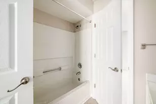 2727 Greystone Dr, Columbus, OH 43220 - Photo 18