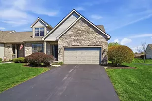 200 Pebble Creek Dr, Pataskala, OH 43062 - Photo 2