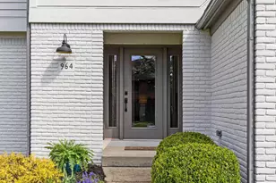 964 Woodsedge Ln, Westerville, OH 43081 - Photo 2