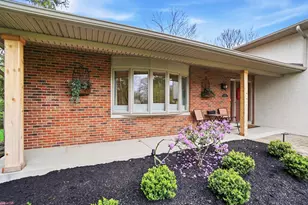 1225 Windham Rd, Columbus, OH 43220 - Photo 4