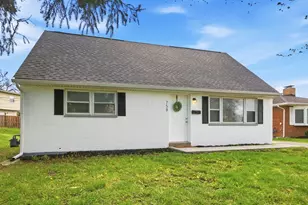 758 Demorest Rd, Columbus, OH 43204 - Photo 2