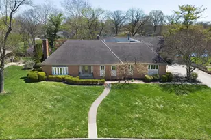 2433 Brookwood Rd, Columbus, OH 43209 - Photo 2