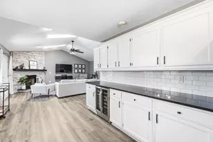 637 Ridenour Rd, Columbus, OH 43230 - Photo 18