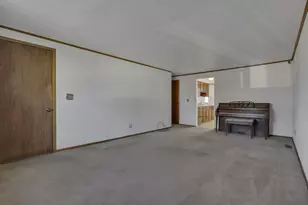 1093 Harwood Dr, Columbus, OH 43228 - Photo 8