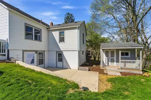 322 W William St, Delaware, OH 43015 - Photo 2