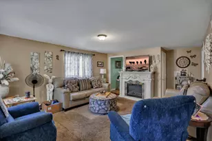 1892 Dyer Rd, Grove City, OH 43123 - Photo 6