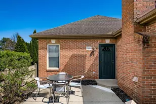 2444 Hooverside Ln, Grove City, OH 43123 - Photo 4