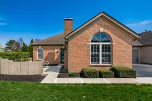 2444 Hooverside Ln, Grove City, OH 43123 - Photo 2