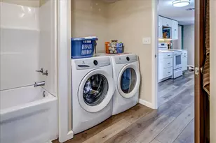 349 Barnes Ave, Circleville, OH 43113 - Photo 12