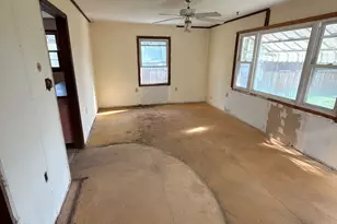 3441 Eisenhower Rd, Columbus, OH 43224 - Photo 4