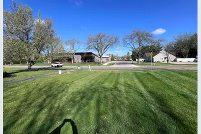 2470 Nassau Drive, Columbus, OH 43232 - Photo 4