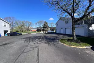 2470 Nassau Dr, Columbus, OH 43232 - Photo 2