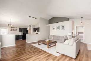 926 Cherry Bud Dr, Columbus, OH 43228 - Photo 6