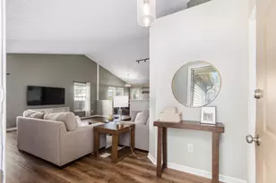 926 Cherry Bud Dr, Columbus, OH 43228 - Photo 2