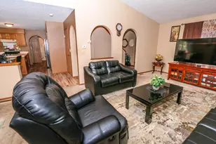 5976 Leafridge Ln, Columbus, OH 43232 - Photo 6