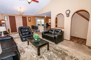 5976 Leafridge Ln, Columbus, OH 43232 - Photo 8