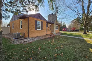 885 W Perry St, Bucyrus, OH 44820 - Photo 1