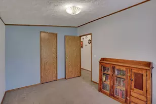 8405 Friendship Dr, New Concord, OH 43762 - Photo 32