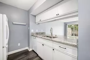 2486 Bethel Rd, Columbus, OH 43220 - Photo 8