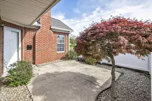 697 Hampton Woods Dr, Marion, OH 43302 - Photo 2