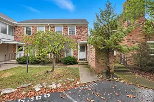 5366 Yorkshire Vlg Ln, Columbus, OH 43232 - Photo 1