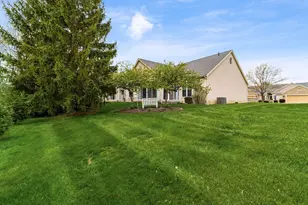 2513 Vi-Lilly Cir E, Grove City, OH 43123 - Photo 2