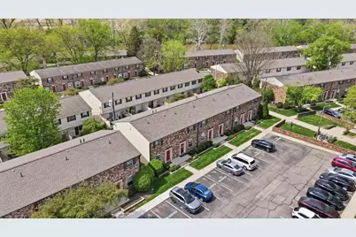 2565 Olde Hill Court S #B, Columbus, OH 43221 - Photo 1