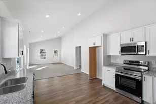 517 E Chillicothe Ave, Bellefontaine, OH 43311 - Photo 2