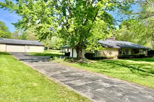 1813 Bledsoe Dr, Bellbrook, OH 45305 - Photo 6