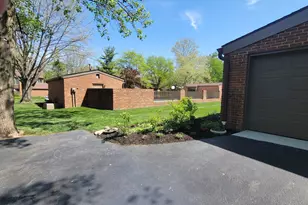 135 Glen Cir, Worthington, OH 43085 - Photo 16