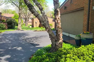 135 Glen Cir, Worthington, OH 43085 - Photo 12