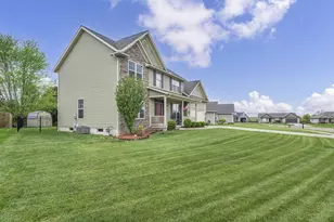 27 Fieldcrest Dr, Centerburg, OH 43011 - Photo 4