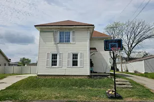 319 Hopkins St, Washington Court House, OH 43160 - Photo 2