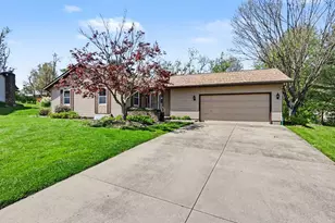 332 Kelly Cir, Zanesville, OH 43701 - Photo 1