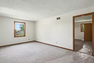 332 Kelly Cir, Zanesville, OH 43701 - Photo 8