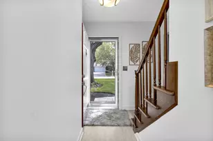7647 Smoketree Ct, Columbus, OH 43235 - Photo 2