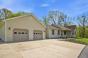 8600 Honeysuckle Dr, Dresden, OH 43821 - Photo 4