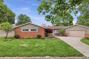 1003 Lynwood Ave, Circleville, OH 43113 - Photo 1