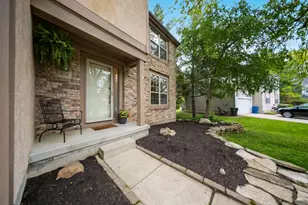 638 Ridenour Rd, Columbus, OH 43230 - Photo 4