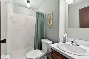 2040 Tuckaway Ct, Columbus, OH 43228 - Photo 26