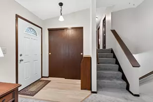 2040 Tuckaway Ct, Columbus, OH 43228 - Photo 8
