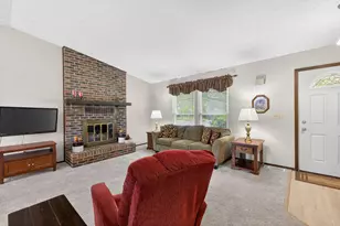2040 Tuckaway Ct, Columbus, OH 43228 - Photo 12