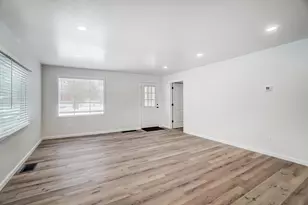 1896 Dyer Rd, Grove City, OH 43123 - Photo 8