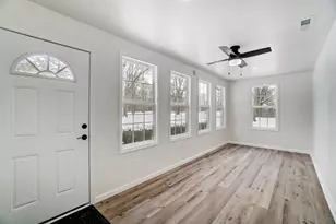 1896 Dyer Rd, Grove City, OH 43123 - Photo 4