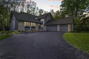6753 Lakeside Cir W, Worthington, OH 43085 - Photo 2