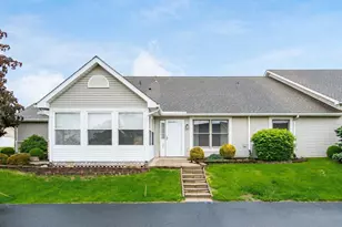 977 Hopewell Heights Dr, Heath, OH 43056 - Photo 2