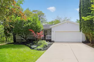 714 Greenbriar Cir, Howard, OH 43028 - Photo 1