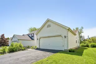 5697 Silver Spurs Ln, Galloway, OH 43119 - Photo 2
